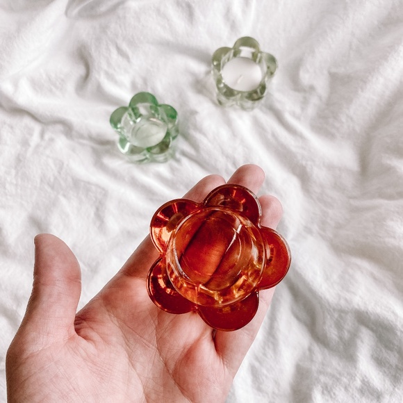 Retro Flower Tea Light Holder - Picture 3 of 5